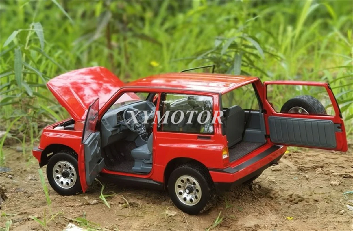 DORLOP 1/18 Suzuki Vitara Escudo pres döküm model araç SUV Oyuncaklar Hediyeler Beyaz / Gri / Kırmızı Koleksiyonu Ekran Süsler 4