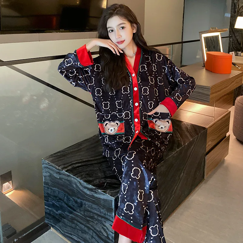 QSROCIO kadın Pijama Seti Kadife Lüks Sevimli Ayı Baskı Pijama Rahat Gecelik Moda V Yaka Kıyafeti Pijama Femme Petite 4