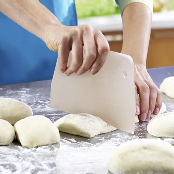 1 Adet Krem Kazıyıcı yapışmaz Kek Spatula Yamuk Plastik Hamur Bıçak DIY Pasta Kurabiye Hamur Mutfak Pişirme Aksesuarları